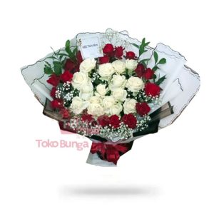 Hand Bouquet Mawar Merah dan Putih